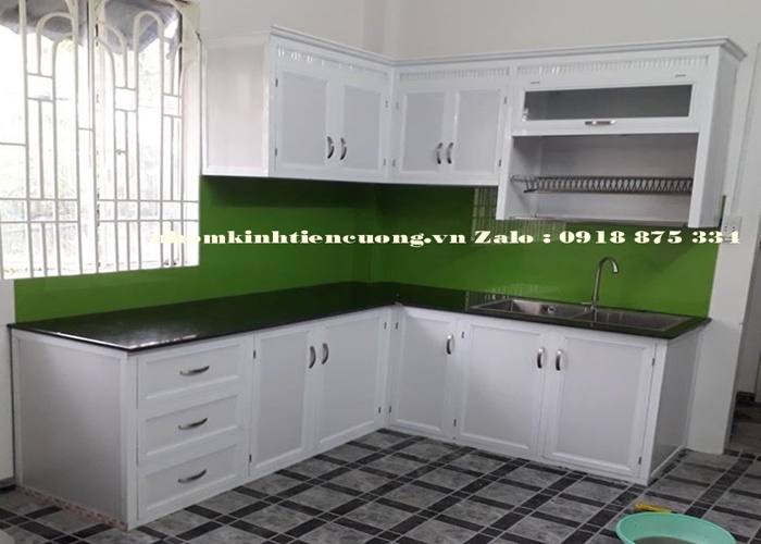 Bật mí cách chọn tủ bếp nhôm kính phù hợp phong thủy gia chủ 3