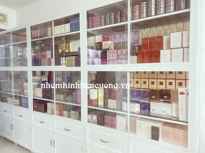 Mẫu tủ nhôm kính bán hàng 2