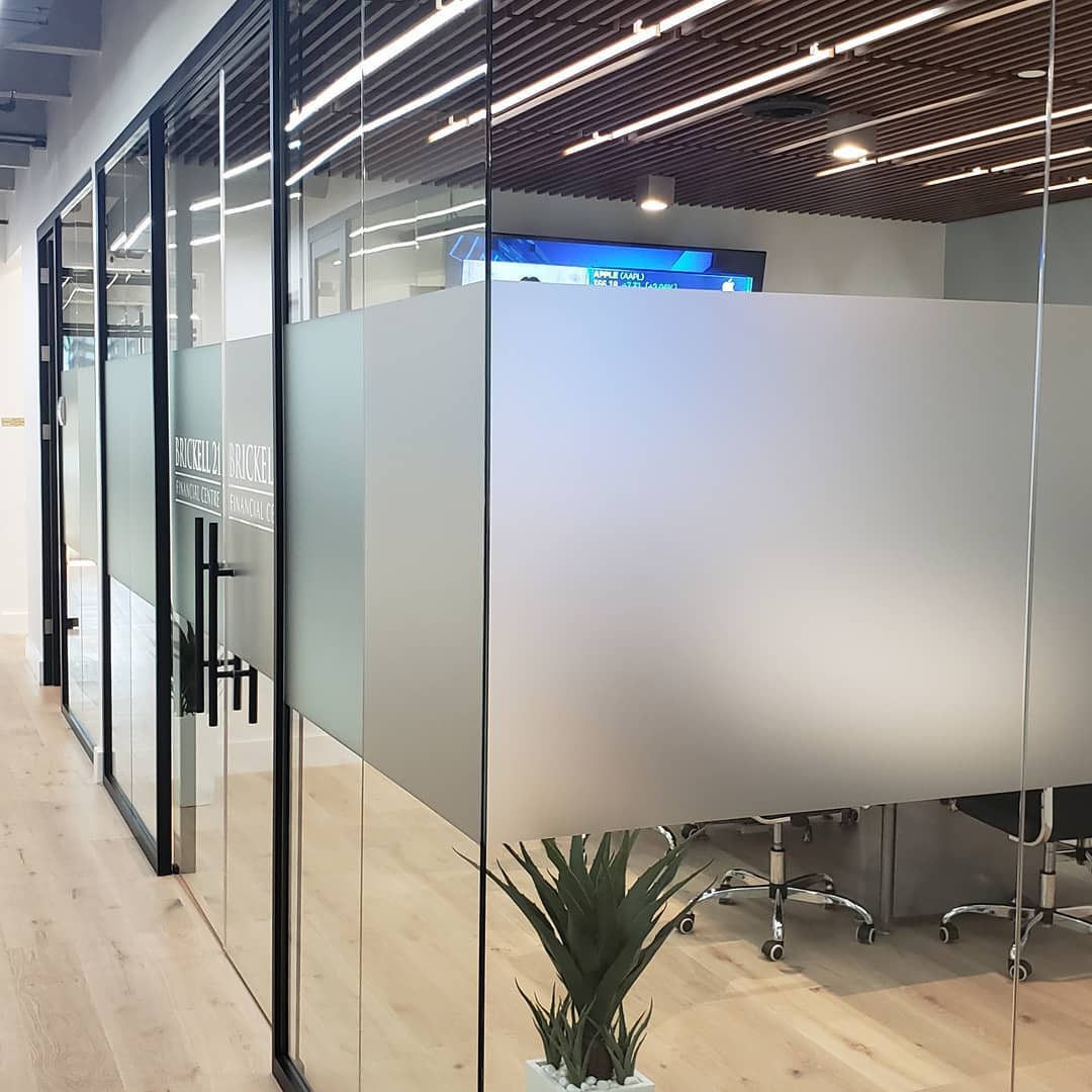 cửa hàng nhôm kính Hóc Môn 2