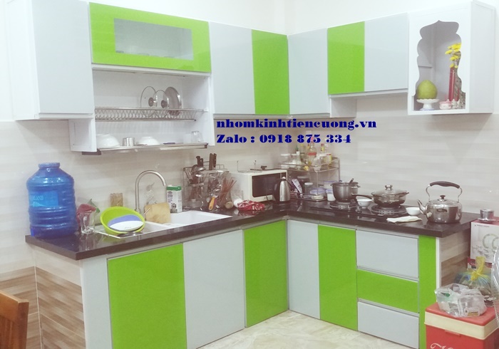 Mẫu tủ bếp nhôm kính 1