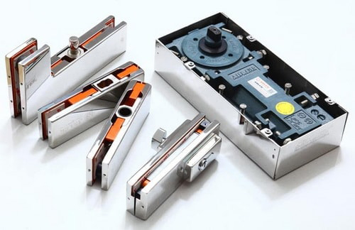 Lắp cửa kính cường lực 3