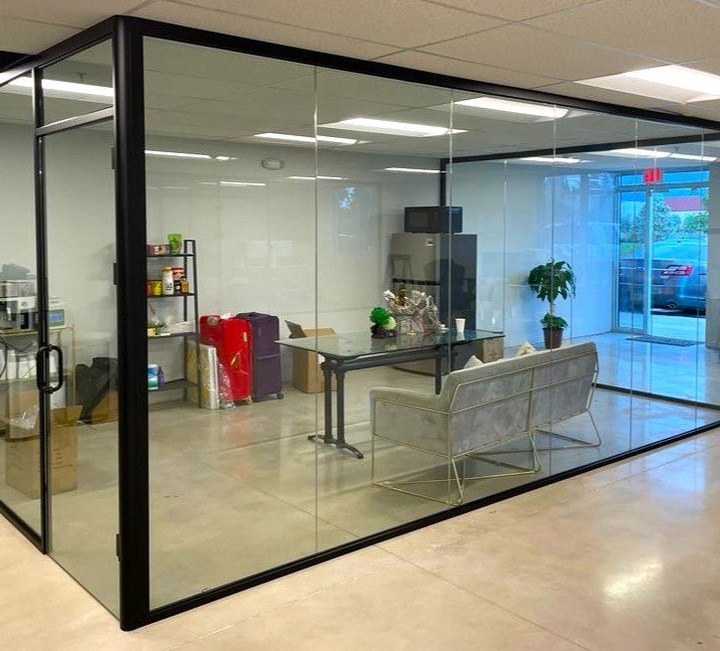 Lắp cửa kính cường lực 2