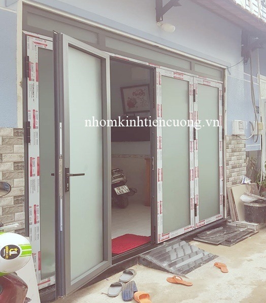 mẫu cửa đị 4 cánh nhôm kính