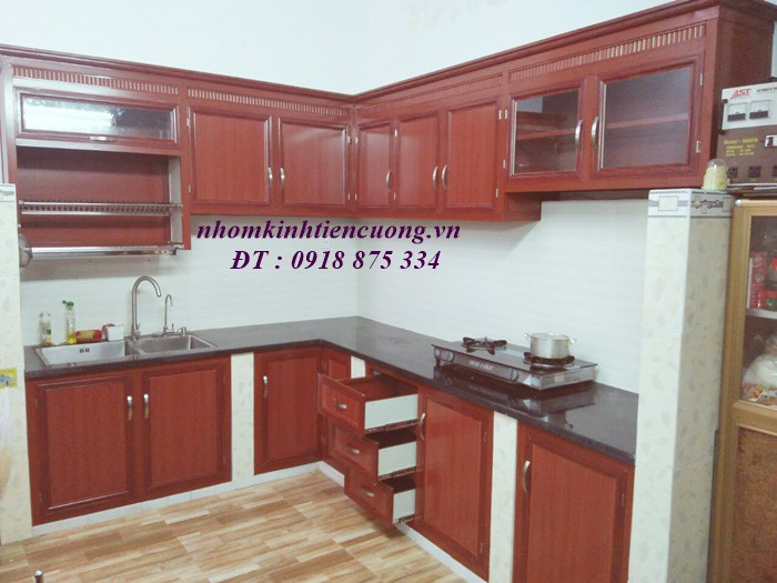 Tủ bếp nhôm vân gỗ 1